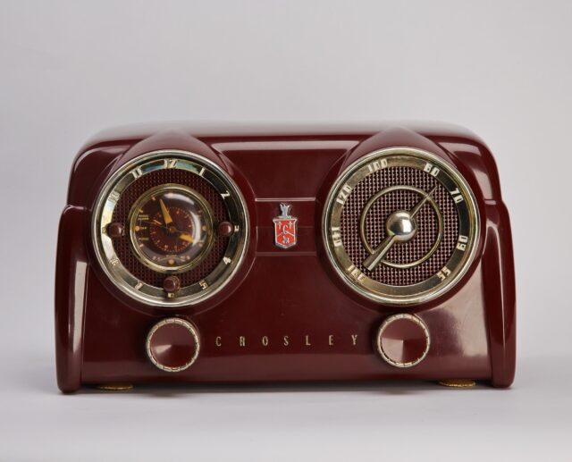Crosley, Radio Model D-25, USA, Cincinnati, Ohio, 1951, Pressteil, Phenoplast, 19 x 34 x 18 cm