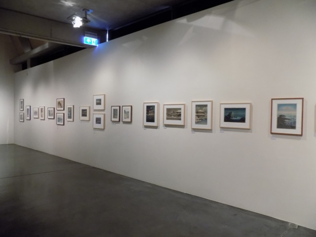 Kunsthaus Kaufbeuren, Ausstellung CROSSING CULTURES, Raumansicht mit Werken japanischer Künstler