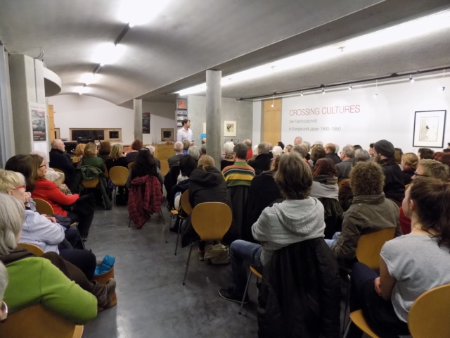 Kunsthaus Kaufbeuren, musikalische Lesung "Crossing Lectures" zur Ausstellung CROSSING CULTURES am 03.02.2018 mit Simone Schatz (Text), Astrid Bauer und Tiny Schmauch (Musik)