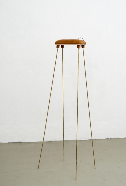 Judith Egger, Streckbock, 2015, Ziegenleder, Messing, Balsaholz, 104 x 30 x 25 cm
