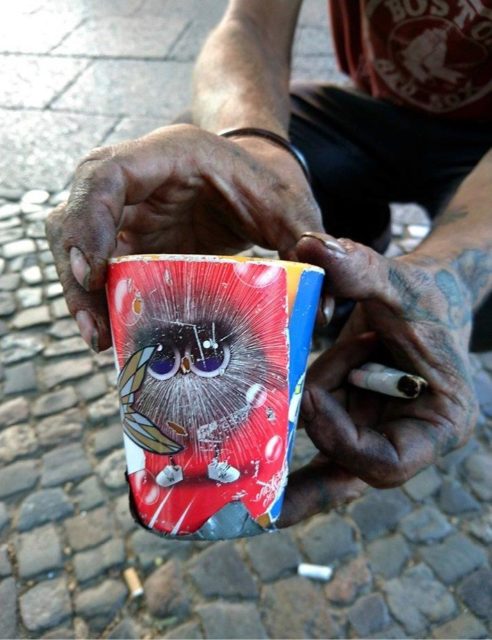 Jürgen Krusche, Begging Cups, Digitalprint, 2019