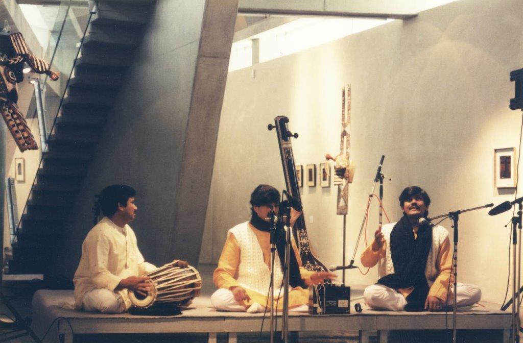 Gundecha Brothers, Ensemble indischer Musik, Konzert zur Ausstellung "Masken und Meditationen - Expressionismus und Religiosität in der Skulptur Burkina Fasos und dem Spätwerk Alexej von Jawlensky", Juni 1996
