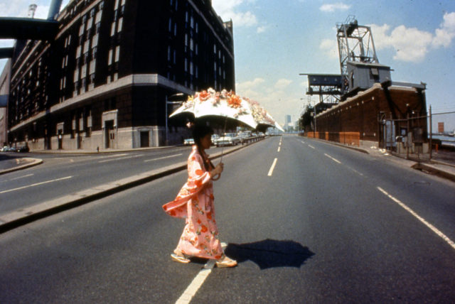 Yayoi Kusama, Walking Piece, 1966, Videoprojektion,