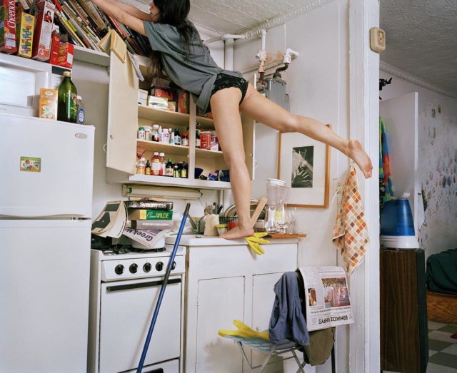 Satomi Shirai, Cleaning, 2007, C-Print, 51 x 61 cm,